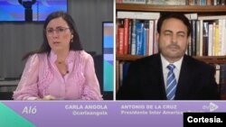 Captura de pantalla del momento en el la periodista Carla Angola hace comentarios del presidente Nicolás Maduro.