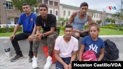 Un grupo de migrantes venezolanos en Costa Rica. Foto Houston Castillo, VOA