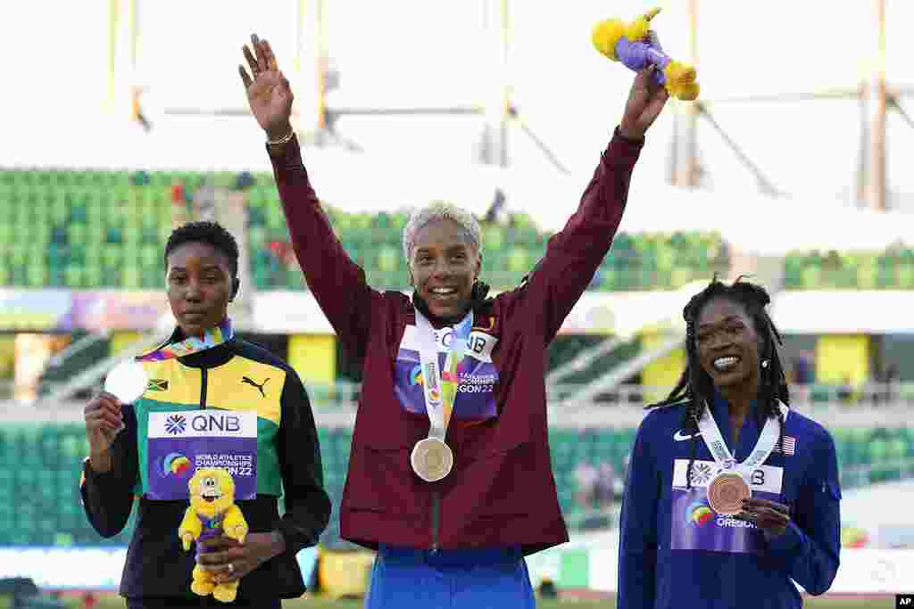 Además de su campeonato olímpico de hace dos años, Rojas completa tres oros de competiciones mundiales al aire libre (2017, 2019 y 2022) e igual número de logros en pista cubierta (2016, 2018 y 2022).