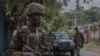 Des soldats de RDC et du Kenya au siège de la Communauté d'Afrique de l'Est, à Goma, le 16 novembre 2022.