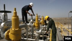 A través del Estrecho de Ormuz, los buques petroleros transportan una gran parte del crudo que se comercializa a nivel mundial.