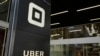 ARCHIVO - Se ve una señalización frente al edificio que alberga la sede de Uber, en San Francisco, California, el 21 de junio de 2017.