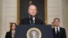 Le président Joe Biden entouré de sa vice-présidente Kamal Harris et de son secrétaire d'État Antony Blinken.