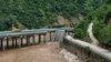 China: 11 muertos y docenas de desaparecidos tras derrumbe de un puente por inundaciones y tormentas