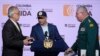 El ministro de Defensa de Colombia, Iván Velásquez (izq), el presidente colombiano, Gustavo Petro, y el comandante de las Fuerzas Armadas de Colombia, el general Helder Giraldo, en una conferencia de prensa en el Palacio de Nariño en Bogotá, el martes 30 de abril de 2024. 