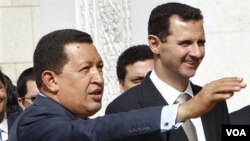Hugo Chávez, acaba de regresar de una gira internacional que incluiyó Siria, donde se reunió con el presidente Bashar Assad, y volvió a usar la expresión "exprópiese".