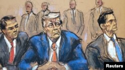 En un boceto de la sala del tribunal, el expresidente de EEUU, Donald Trump, se sienta entre los abogados Todd Blanche y John Lauro en un tribunal federal en Washington, el 3 de agosto de 2023. Trump se postula para presidente a pesar de todos los cargos penales en su contra.