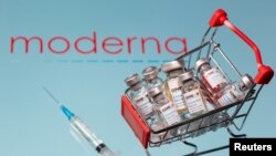 Moderna dijo que la efectividad de su vacuna y un buen récord de seguridad hasta el momento significan que cumple con los requisitos de la FDA.