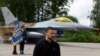 Kiev confirma nueva entrega de F-16 de Dinamarca mientras Zelenskyy busca apoyos en París