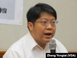 反黑箱服贸民主阵线召集人赖中强(美国之音张永泰拍摄)