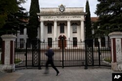 La Escuela de Mecánica de la Armada, ESMA, en Buenos Aires, Argentina, que fue utilizada como centro ilegal de detención y tortura durante la última dictadura milita, ha sido declarada Patrimonio de la Humanidad por la UNESCO. (Foto AP/Rodrigo Abd)