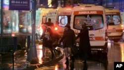 El gobernador de Estambul, Vasip Sahin, calificó el incidente como un "ataque terrorista", pero no dijo quién pudo haberlo perpetrado.
