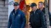 ARCHIVO - El presidente Joe Biden y su hijo Hunter Biden caminan por el centro de Nantucket Mass., el 29 de noviembre de 2024. 