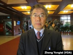 台湾在野党民进党立委黄伟哲 (美国之音张永泰拍摄)