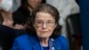 La sénatrice Dianne Feinstein, démocrate de Californie, revient à la commission judiciaire du Sénat après une absence de plus de deux mois, au Capitole de Washington, le 11 mai 2023.