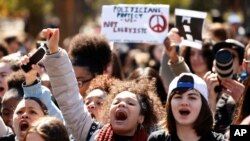 Durante la marcha nacional contra el porte de armas, estos jóvenes se reunieron en el Washington Square Park en Manhattan, Nueva York, Nueva York, EE.UU., 20 de abril de 2018. 