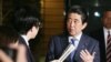 安倍4月27日见媒体谈韩朝峰会（法新社）