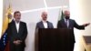 El diplomático noruego Dan Nylander (centro), el delegado de la oposición venezolana Gerardo Blyde Pérez (izquierda) y el presidente de la Asamblea Nacional de Venezuela, Jorge Rodríguez (derecha) ofrecen una rueda de prensa en Ciudad de México, el 27 de septiembre de 2021.