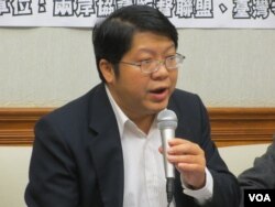 两岸协议监督联盟召集人赖中强（美国之音张永泰拍摄）