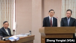 台湾官员在立法院就台菲渔事纠纷进行答询(美国之音张永泰拍摄)