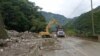 Las fuertes lluvias han ocasionado múltiples derrumbes en importantes carreteras de Colombia, como la vía al Llano. [Foto: Cortesía Concesión Vial Coviandes]