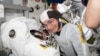 La NASA pospone caminata espacial por problema médico de astronauta