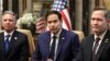 Umphathintambo wohlangothi olubona ngokudlelana lamanye amazweuMnu Marco Rubio, , eloMnu Mike Waltz, lomeli weleMelika eMiddle East uMnu Steve Witkoff ngemva kokuqhuba umhlangano lequla lakweleRussia eRiyadh, Saudi Arabia, Feb. 18, 2025.