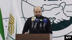ARCHIVO - Mohammed Bashir durante una conferencia de prensa en el bastión rebelde de Idlib, en el noroeste de Siria, el 28 de noviembre de 2024.