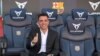 Xavi Hernandez pose lors de la cérémonie de sa présentation au Camp Nou de Barcelone, le 8 novembre 2021.