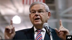 El senador demócrata por New Jersey Robert Menéndez, dice que es inocente de los cargos de soborno por los que es llevado a juicio.