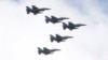 ARCHIVO - Aviones de combate F-16 de Taiwán vuelan en formación cerrada el 10 de octubre de 2021. En Sudamérica, solo Chile tiene actualmente este tipo de naves.
