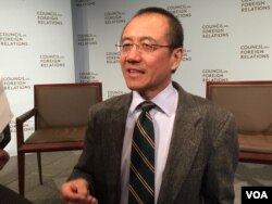 清华大学法学院教授高西庆在纽约外交关系协会举行的十三五规划影响讨论会上讲话（2016年4月19日，美国之音方冰拍摄）