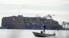 Un barco de carga chocó contra un puente en Baltimore provocando que varios
vehículos cayeran al río