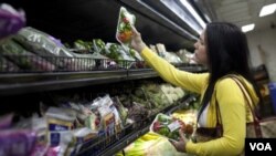 El índice de sentimiento del consumidor, cayó dos puntos porcentuales a 57,5%, con respecto al mes anterior.