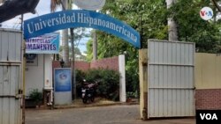 Fachada de la Universidad Hispanoamericana (UHISPAM), ilegalizada por la Asamblea Nacional de Nicaragua este martes 14 de diciembre. [Foto: Donaldo Hernández, VOA]