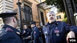 La policía italiana investiga el ataque contra le embajada de Chile en Roma, mientras otro atentado se produjo contra la delegación de Grecia.