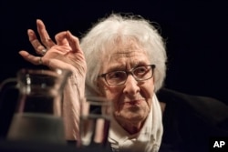 El Premio Cervantes 2018 reconoce a Ida Vitale por su trayectoria en poesía, periodismo, traducción y crítica.