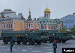 Los lanzadores de misiles Iskander-M de Rusia recorren la Plaza Roja durante un desfile militar el día de la Victoria, que marca el 79º aniversario de la victoria sobre la Alemania nazi en la Segunda Guerra Mundial, en Moscú, Rusia, el 9 de mayo de 2024. REUTERS/Maxim Shemetov