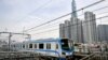 Tuyến metro Bến Thành-Suối Tiên đang băng ngang tòa nhà Landmark 81, tòa nhà cao nhất ở thành phố Hồ Chí Minh