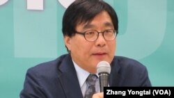 台湾关怀中国人权联盟创会理事长 杨宪宏(美国之音张永泰拍摄)