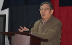 《北京之春》荣誉主编胡平 (美国之音方冰拍摄)
