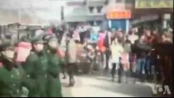 青海塔尔寺酥油花展在军警严管下进行