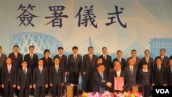 两岸两会第10次会谈签署2项协议 (美国之音 张永泰拍摄)