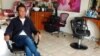 El estilista de origen vietnamita, Divo Le, es uno de los millones de afectados por el cierre de los negocios no escenciales en Estados Unidos.