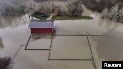 Una inundación causada por las lluvias en Guerneville, California, el 15 de enero de 2023.