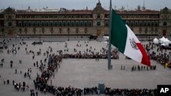 ARCHIVO - El gobierno de México dijo que el acceso ilegal a la fuente de datos de los periodistas que cubren la Presidencia se hizo desde España el 22 de enero, pero se percataron del saqueo hasta el viernes reciente.
