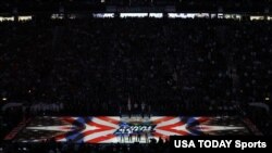 Estudiantes universitarios en Minneapolis se prepararn para la final del campeonado de baloncesto en el US Bank Stadium, en 2019.