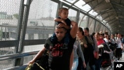 De acuerdo con DHS, solo en el mes de abril aproximadamente 109.000 personas cruzaron la frontera y se espera que en mayo esa cifra sea mayor.