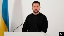 El presidente de Ucrania, Volodymyr Zelenskyy, habla durante una conferencia de prensa en la cumbre del G7 en Hiroshima, Japón, el 21 de mayo de 2023.