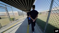 Muere un mexicano en custodia de ICE. Es el décimo desde octubre.